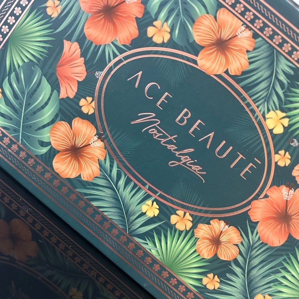 ACE BEAUTE Nostalgia Eyeshadow Palette - Picture 3 of 5